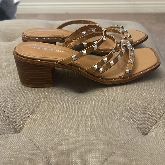 Brand new madden girl studded sandals size 9.5 - Picture 3 of 3